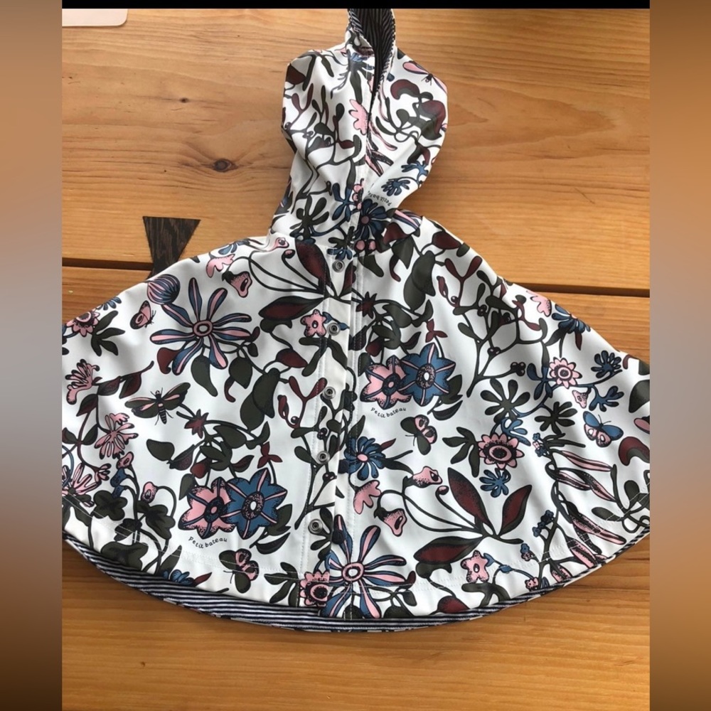 Like new PETIT BATEAU 6/18M cape